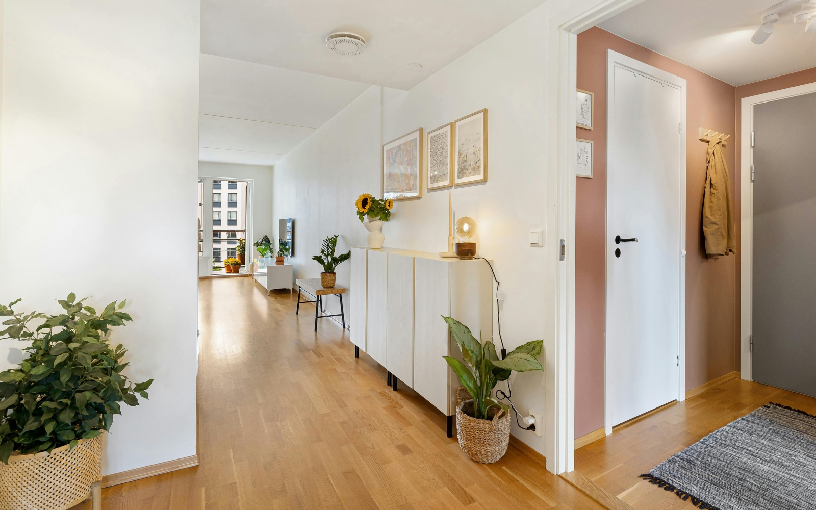 Comment réduire le bruit d’une porte intérieure : solutions simples et efficaces