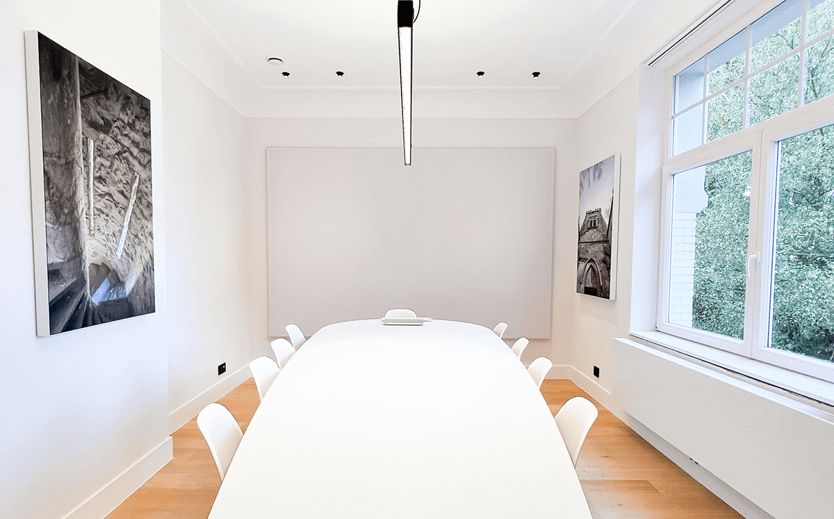 Phono ART: reduce reverberation in meeting rooms